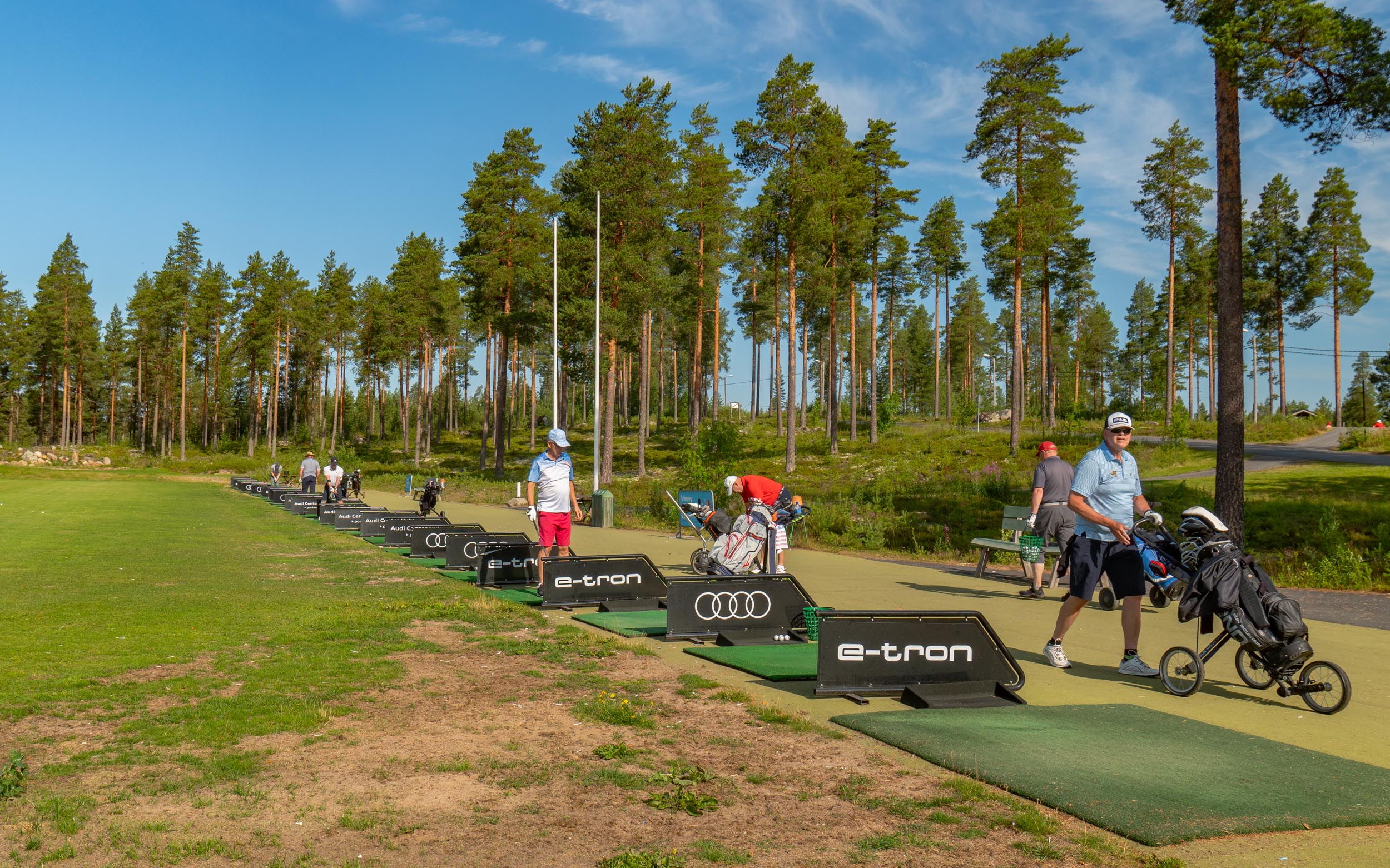 Audi Oulu golf vko 28 range väliseinä (1)-1