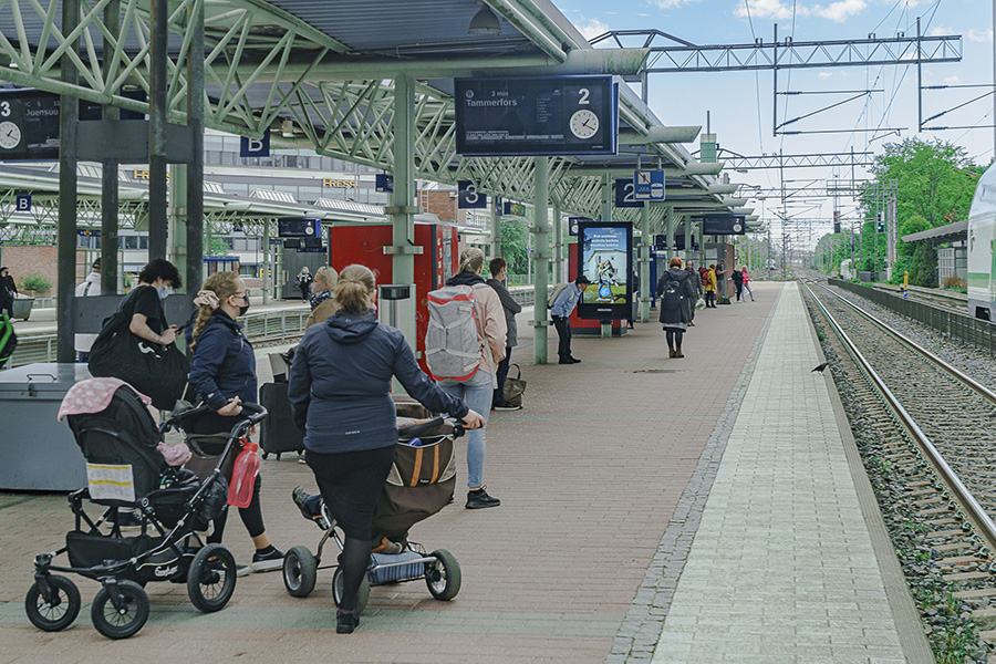 Digitaalinen ulkomainontakampanja Tikkurilan asemalla